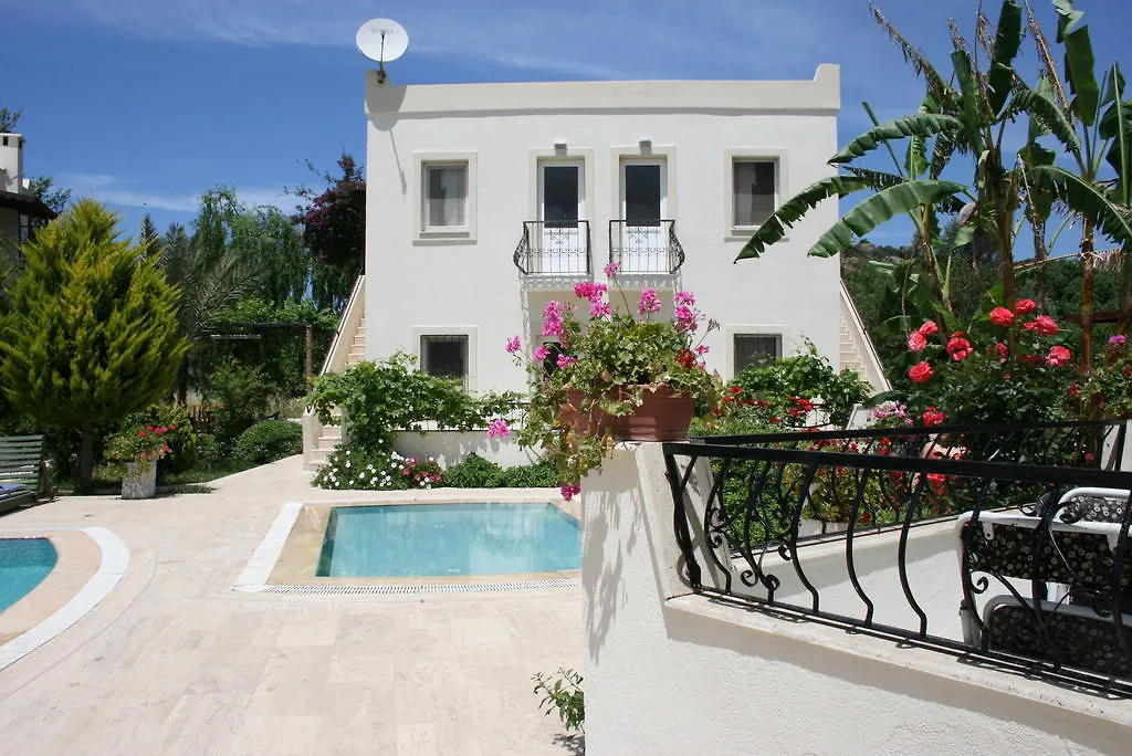 Paradise Garden Gumusluk Evleri Aparthotel